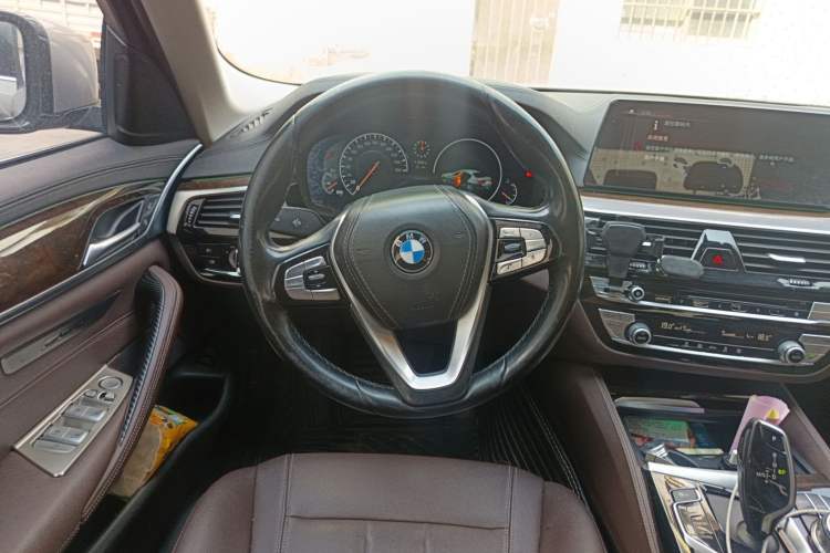 Used BMW 5 Series 2019 525Li Luxury Package Steering Wheel
