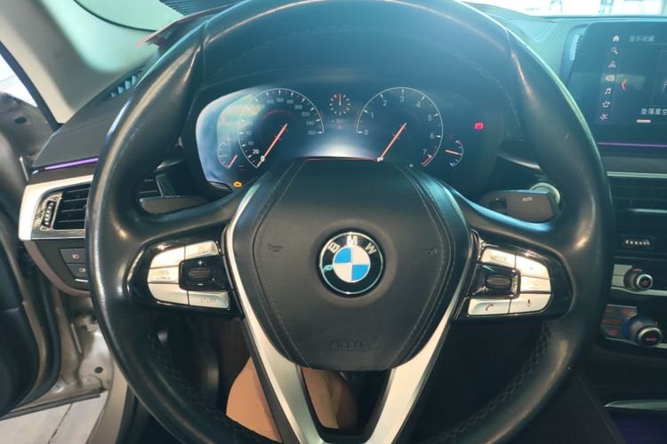 Used BMW 5 Series 2019 525Li Luxury Package Steering Wheel