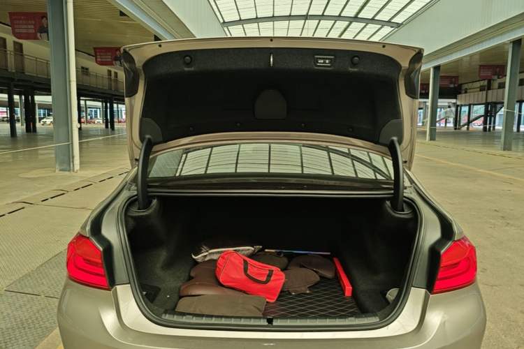 Used BMW 5 Series 2019 Facelifted 525Li Luxury Package Trunk