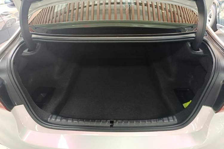 Used BMW 5 Series 2019 Restyled 530Li Luxury Edition M Sport Package Trunk