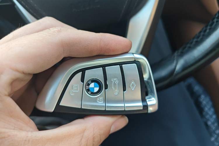 Used BMW 5 Series 2019 Updated 530Li xDrive Luxury Package Vehicle Key
