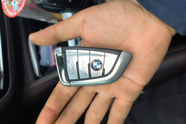 Used BMW 5 Series 2019 530Li xDrive Luxury Package Vehicle Key