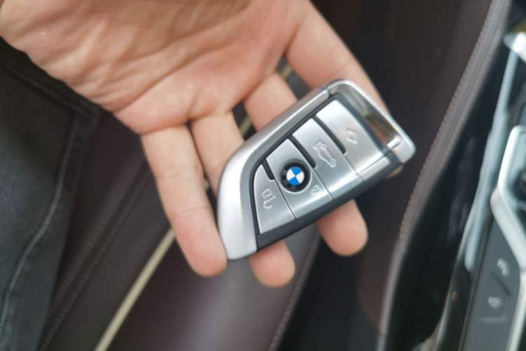 Used BMW 5 Series 2019 Facelifted 530Li Leading Edition Luxury Package Vehicle Key