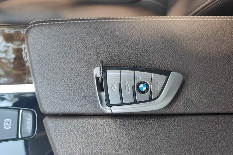 Used BMW 5 Series 2019 525Li Luxury Package Vehicle Key