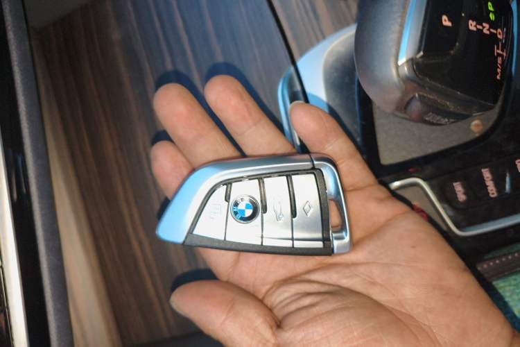 Used BMW 5 Series 2019 530i M Sport Package Vehicle Key
