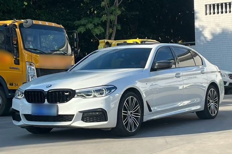 Used BMW 5 Series 2019 530Li Luxury Edition M Sport Package Guazi used car, China used car export, Used car for sale, Used BMW cars, Cheapest cars for sale