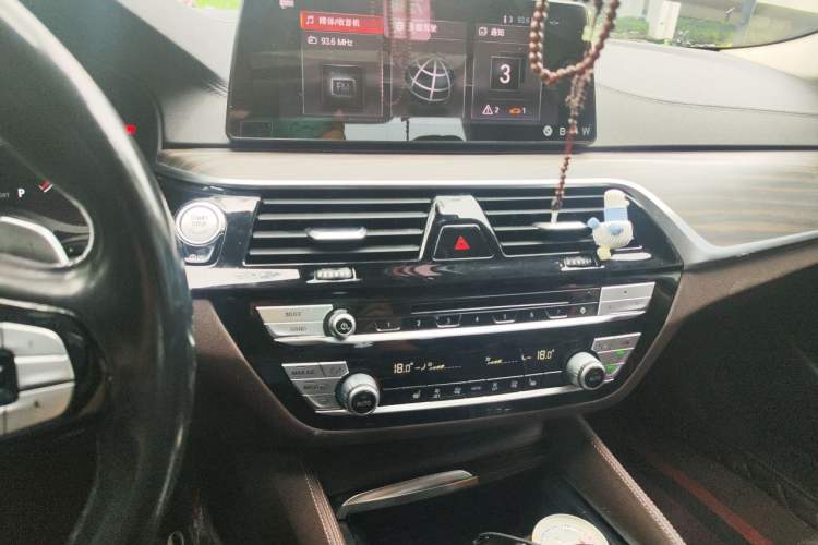 Used BMW 5 Series 2019 530Li xDrive Luxury Package Audio And AC Panel
