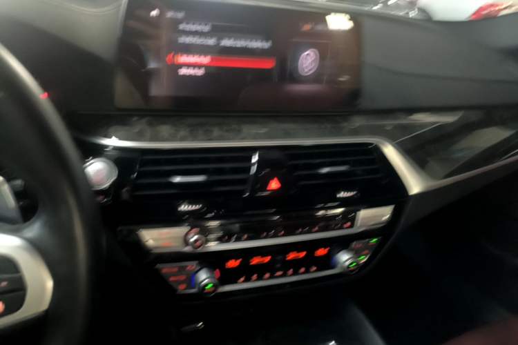 Used BMW 5 Series 2019 530Li Leading Model M Sport Package Audio And AC Panel