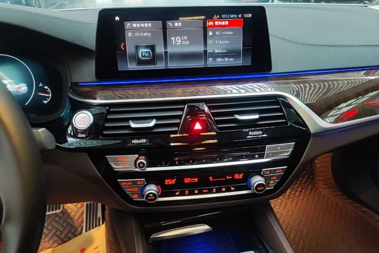 Used BMW 5 Series 2019 Facelifted 525Li Luxury Package Audio And AC Panel
