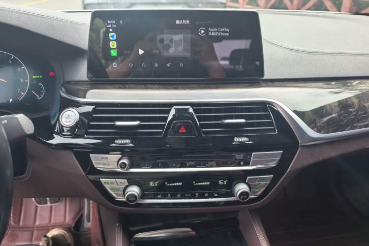 Used BMW 5 Series 2019 525Li M Sport Package Audio And AC Panel