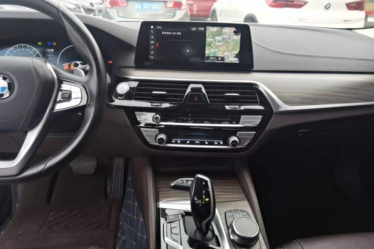 Used BMW 5 Series 2019 530Li Luxury Edition Premium Package Audio And AC Panel