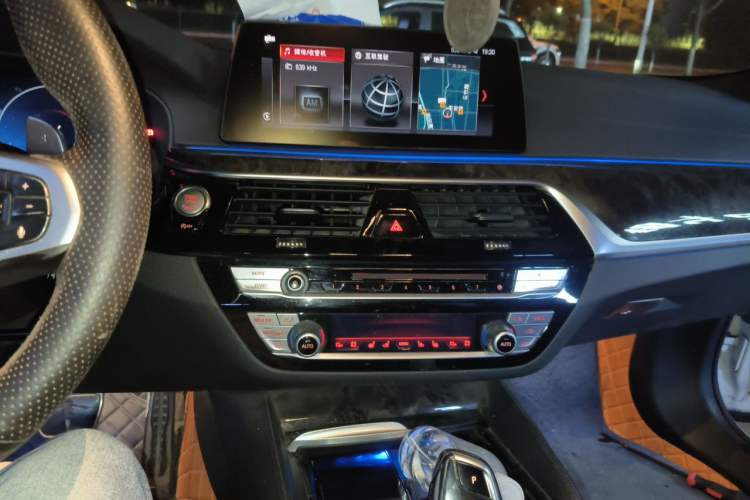 Used BMW 5 Series 2019 530Li Luxury Edition M Sport Package Audio And AC Panel