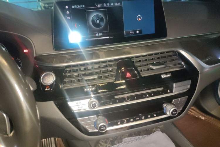 Used BMW 5 Series 2019 530Li Leading Model M Sport Package Audio And AC Panel