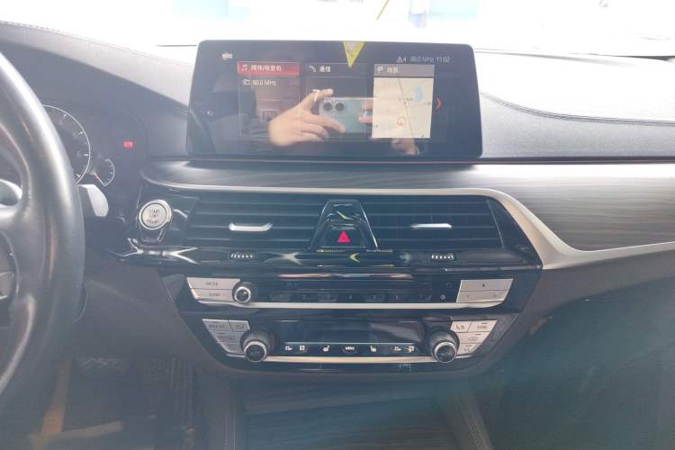 Used BMW 5 Series 2019 530Li xDrive Luxury Package Audio And AC Panel