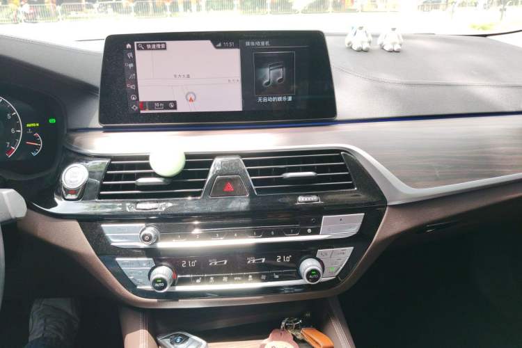 Used BMW 5 Series 2019 530Li Leading Model Luxury Package Audio And AC Panel