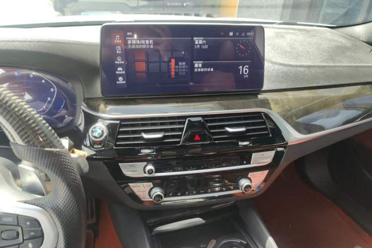 Used BMW 5 Series 2019 530Li Leading Model M Sport Package Audio And AC Panel
