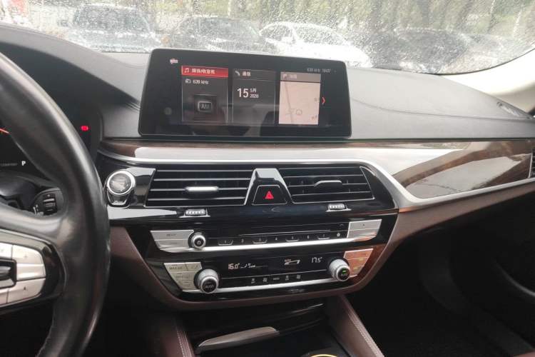 Used BMW 5 Series 2019 Facelifted 525Li Luxury Package Audio And AC Panel