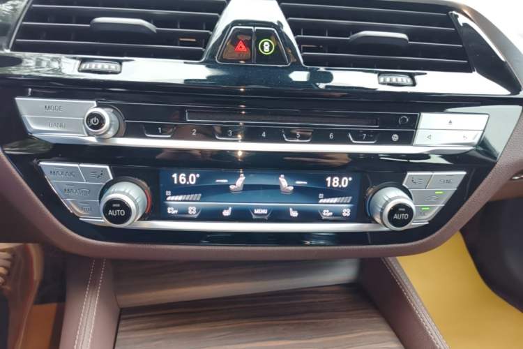 Used BMW 5 Series 2019 530Li Luxury Edition Premium Package Audio And AC Panel