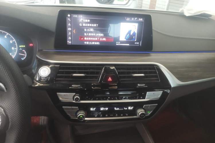Used BMW 5 Series 2019 Facelifted 530Li Leading Edition Luxury Package Audio And AC Panel