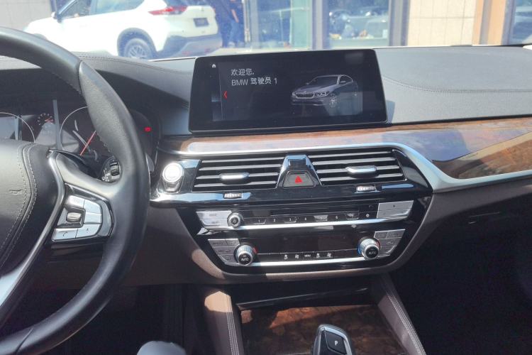Used BMW 5 Series 2019 525Li Luxury Package Audio And AC Panel