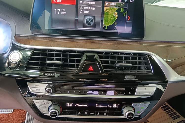 Used BMW 5 Series 2019 525Li Luxury Package Audio And AC Panel