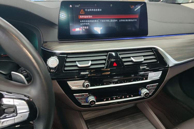 Used BMW 5 Series 2019 530Li xDrive Luxury Package Audio And AC Panel