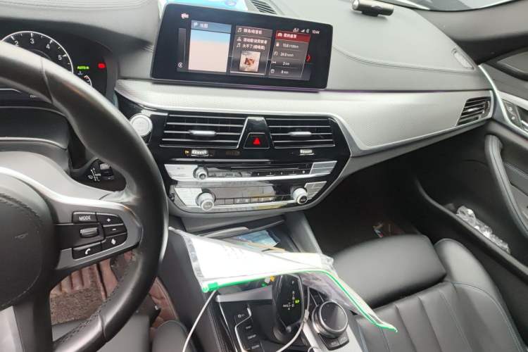 Used BMW 5 Series 2019 525i M Sport Package Audio And AC Panel