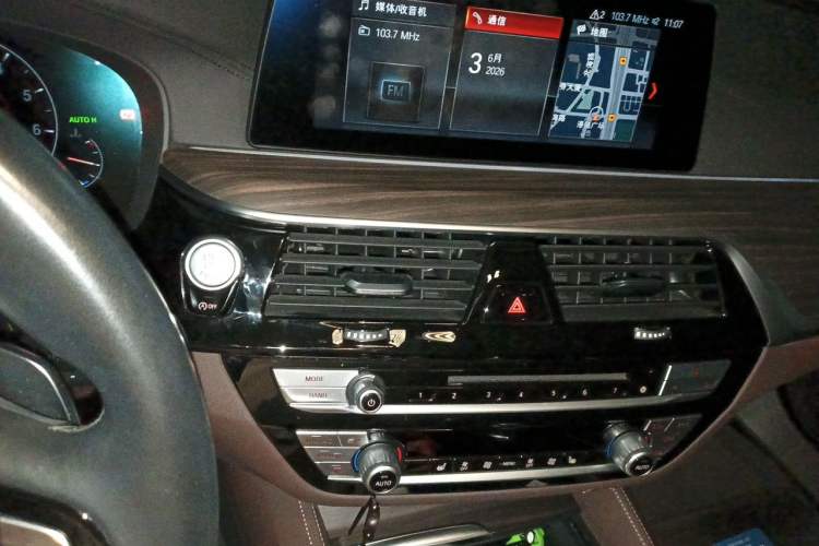 Used BMW 5 Series 2019 Facelifted 530Li Leading Edition Luxury Package Audio And AC Panel