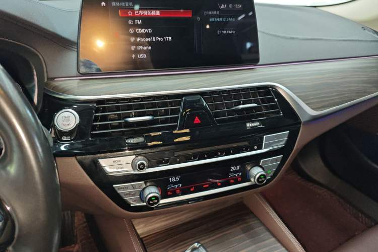 Used BMW 5 Series 2019 530Li xDrive Luxury Package Audio And AC Panel