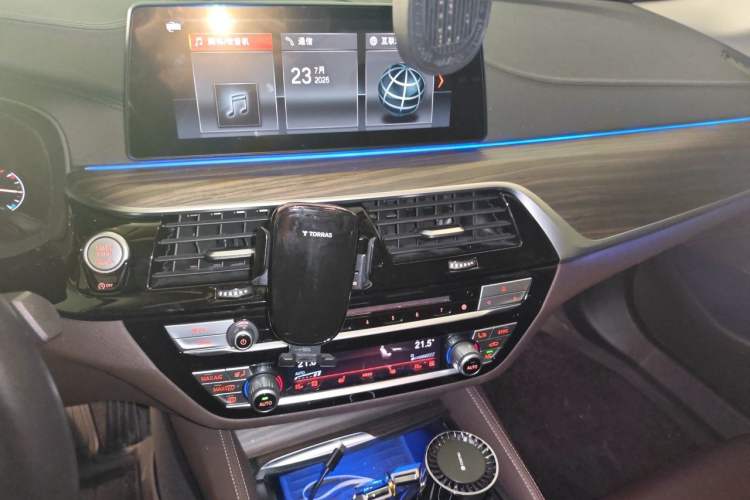 Used BMW 5 Series 2019 Facelifted 530Li Luxury Edition Premium Package Audio And AC Panel
