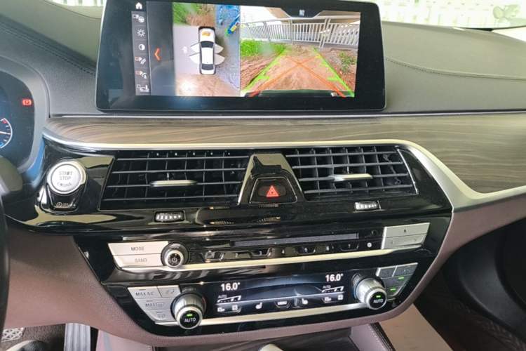Used BMW 5 Series 2019 Facelifted 530Li Luxury Edition Premium Package Audio And AC Panel