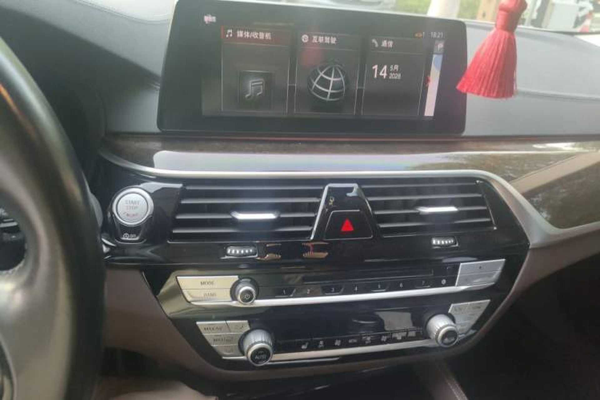 Used BMW 5 Series 2019 Facelifted 525Li Luxury Package Audio And AC Panel