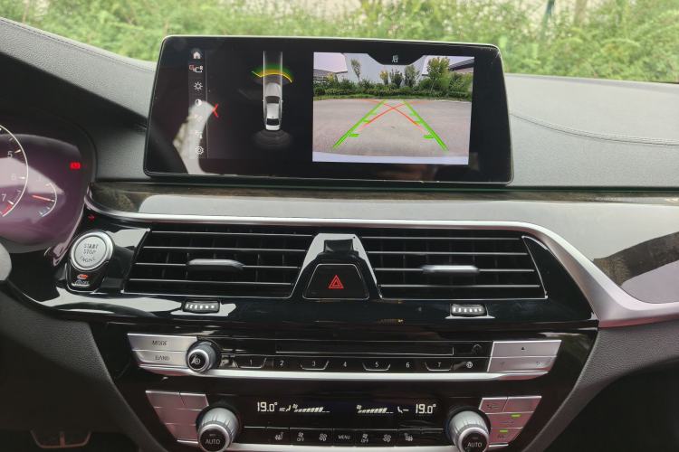 Used BMW 5 Series 2019 530Li Leading Model M Sport Package Audio And AC Panel
