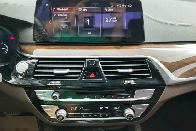 Used BMW 5 Series 2019 525Li Luxury Package Audio And AC Panel