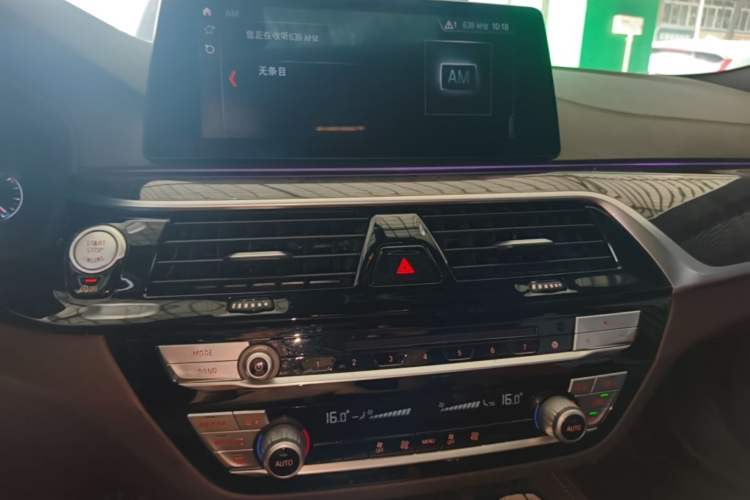 Used BMW 5 Series 2019 525Li M Sport Package Audio And AC Panel