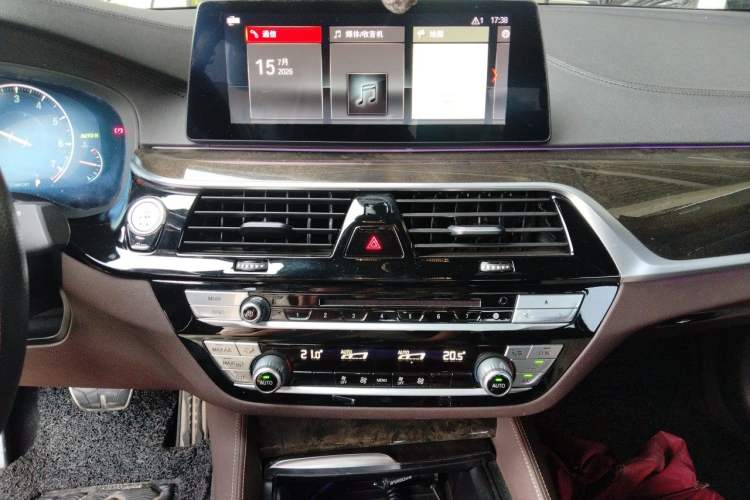 Used BMW 5 Series 2019 525Li M Sport Package Audio And AC Panel