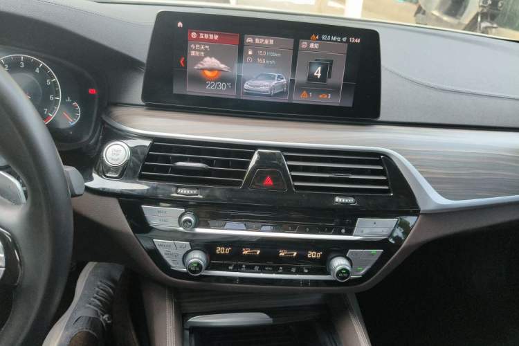 Used BMW 5 Series 2019 Facelifted 530Li Leading Edition Luxury Package Audio And AC Panel