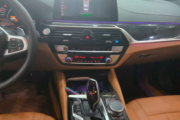 Used BMW 5 Series 2019 530Li Leading Model M Sport Package Audio And AC Panel