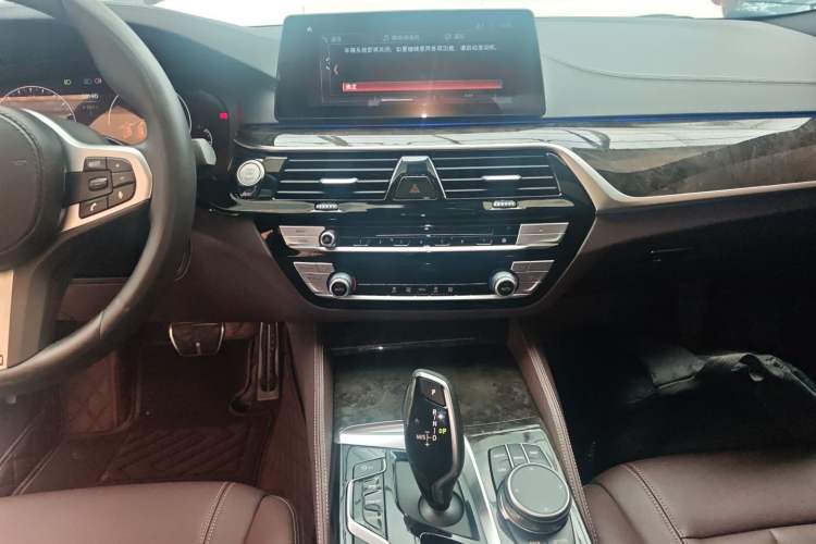 Used BMW 5 Series 2019 525Li M Sport Package Audio And AC Panel