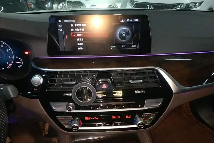 Used BMW 5 Series 2019 525Li Luxury Package Audio And AC Panel
