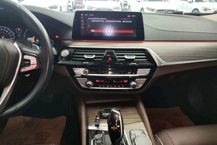 Used BMW 5 Series 2019 Facelifted 530Li Leading Edition Luxury Package Audio And AC Panel