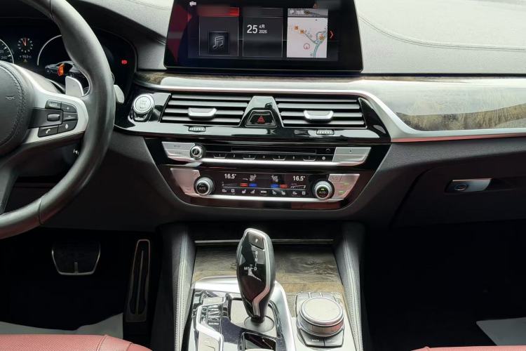 Used BMW 5 Series 2019 530Li Luxury Edition M Sport Package Audio And AC Panel