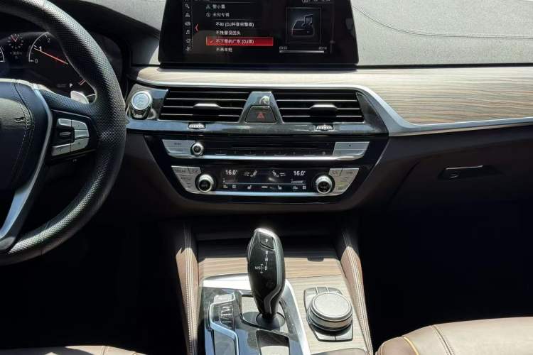 Used BMW 5 Series 2019 Updated 530Li xDrive Luxury Package Audio And AC Panel