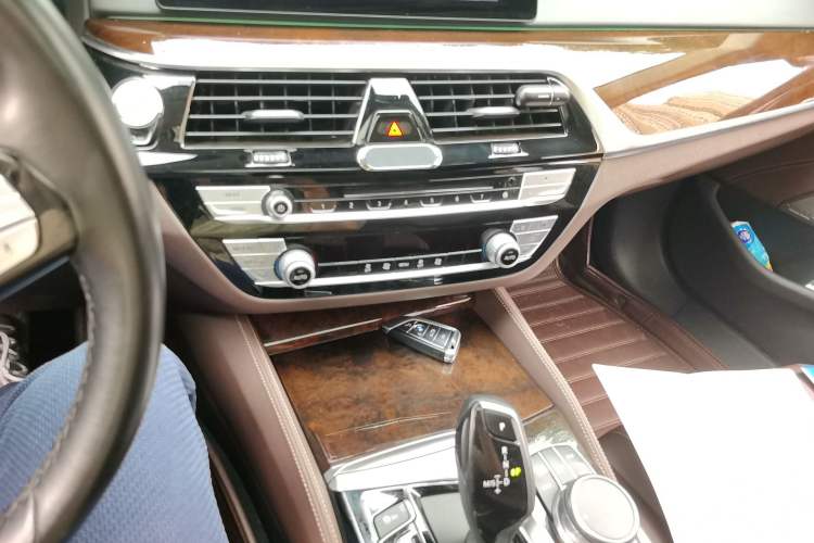 Used BMW 5 Series 2019 525Li Luxury Package Audio And AC Panel