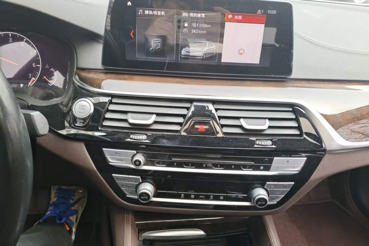 Used BMW 5 Series 2019 525Li Luxury Package Audio And AC Panel