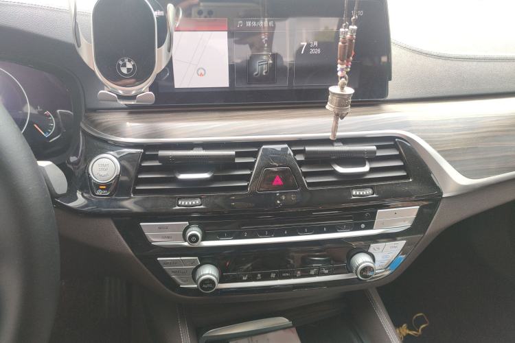 Used BMW 5 Series 2019 530Li Leading Model Luxury Package Audio And AC Panel