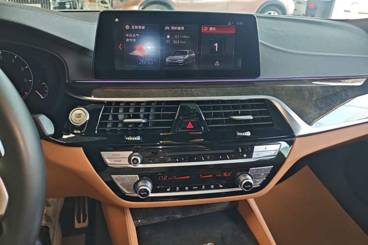 Used BMW 5 Series 2019 530Li Leading Model M Sport Package Audio And AC Panel
