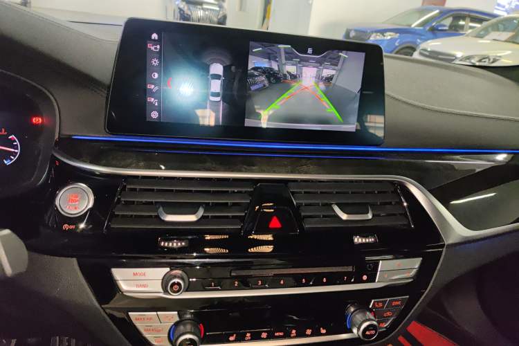 Used BMW 5 Series 2019 Facelifted 530Li Leading Edition M Sport Package Audio And AC Panel