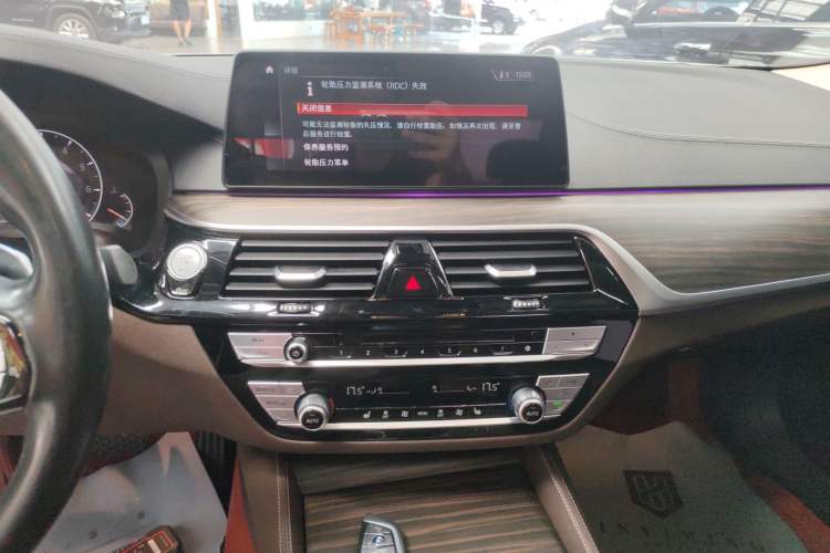 Used BMW 5 Series 2019 Facelifted 530Li Leading Edition Luxury Package Audio And AC Panel