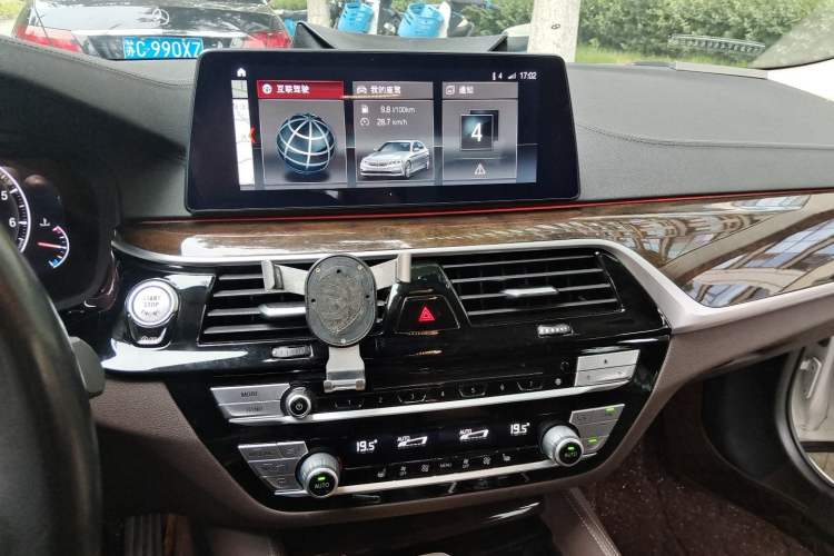 Used BMW 5 Series 2019 Facelifted 525Li Luxury Package Audio And AC Panel